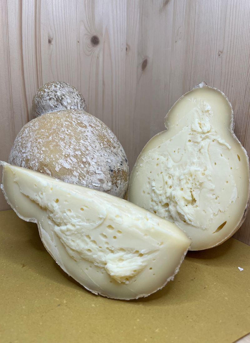 Caciocavallo Affinato in Grotta